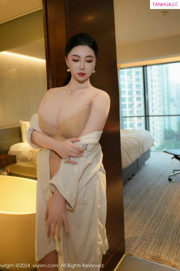   [XiuRen]高清写真图 2024.12.02 No.9534 风景尤美 丰腴美臀第11张图片